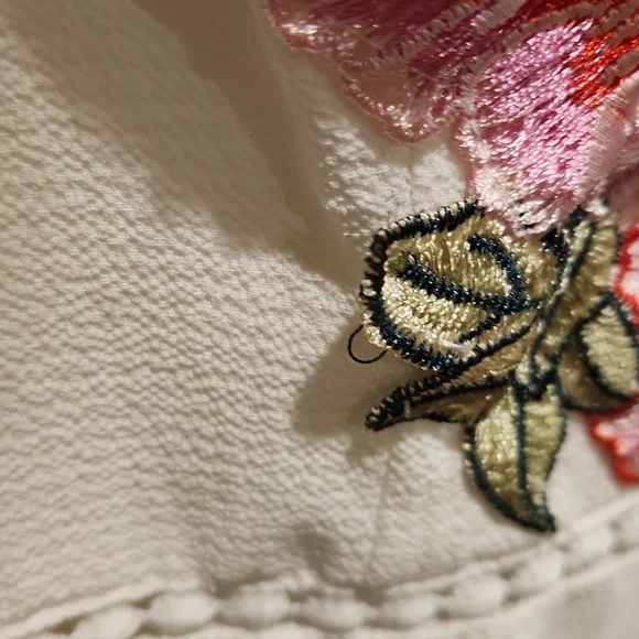 White with floral applications summer or homecoming dress. Size 1/2 - Picture 11 of 16